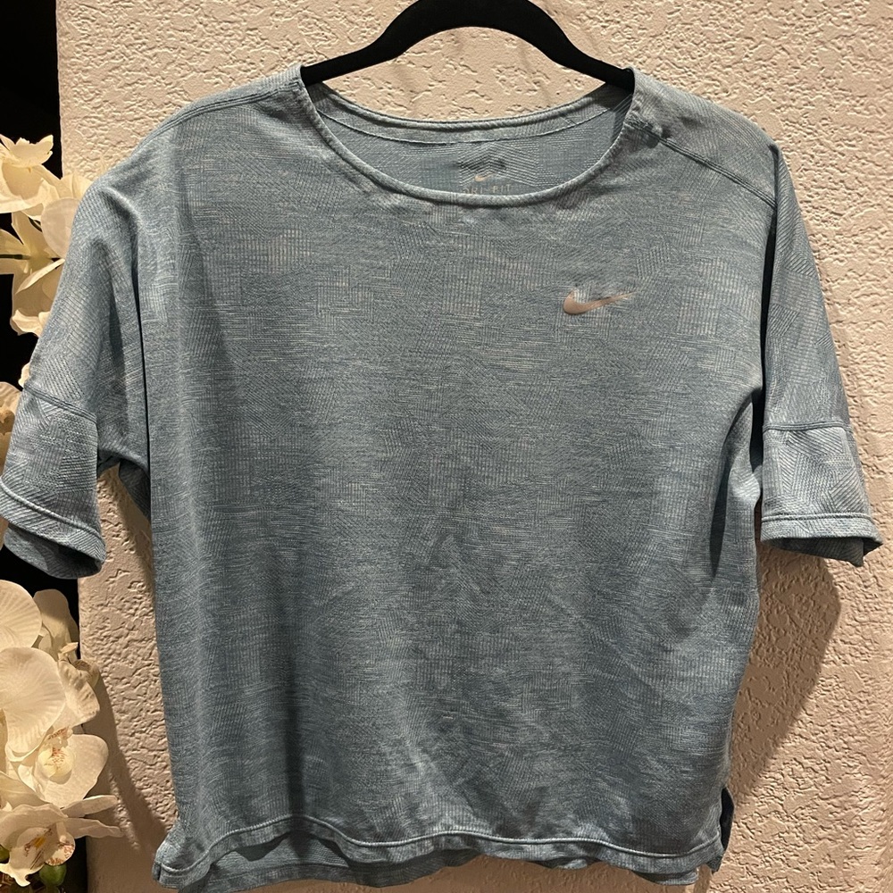 Nike Light Blue Relaxed Fit Tee cropped size large